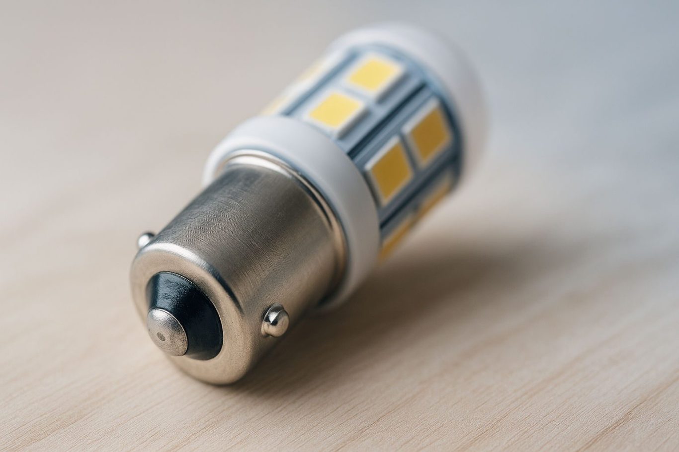 Was bedeutet BA15s – verständlich erklärt im DELiver-light Ratgeber LED-Lampe mit BA15s-Sockel – zeigt Aufbau und Bedeutung des BA15s Lampensockels